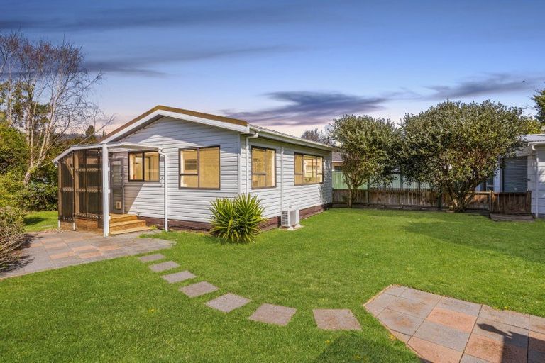 Photo of property in 22 Atarau Grove, Paraparaumu, 5032