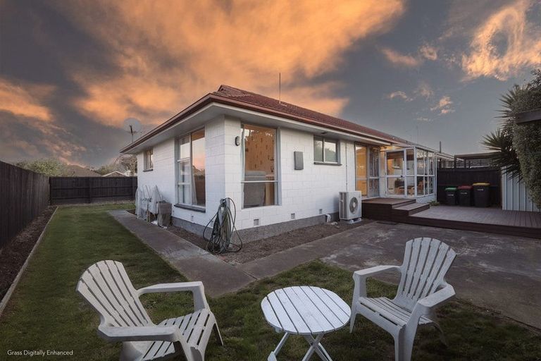 Photo of property in 82 Pacific Road, North New Brighton, Christchurch, 8083