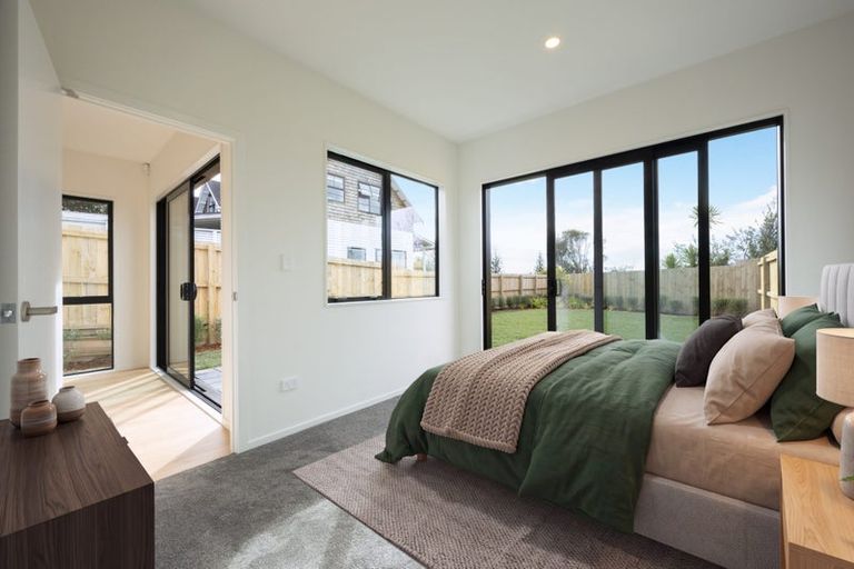 Photo of property in 12 Taupo Street, Green Bay, Auckland, 0604