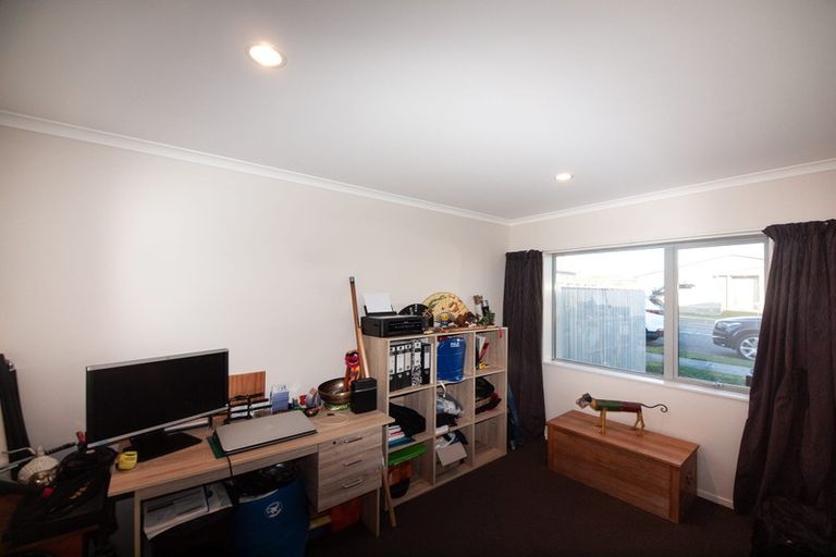 Photo of property in 187 Mark Avenue, Grenada Village, Wellington, 6037