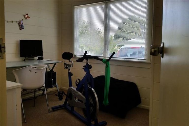 Photo of property in 41 Hobsonville Road, West Harbour, Auckland, 0618