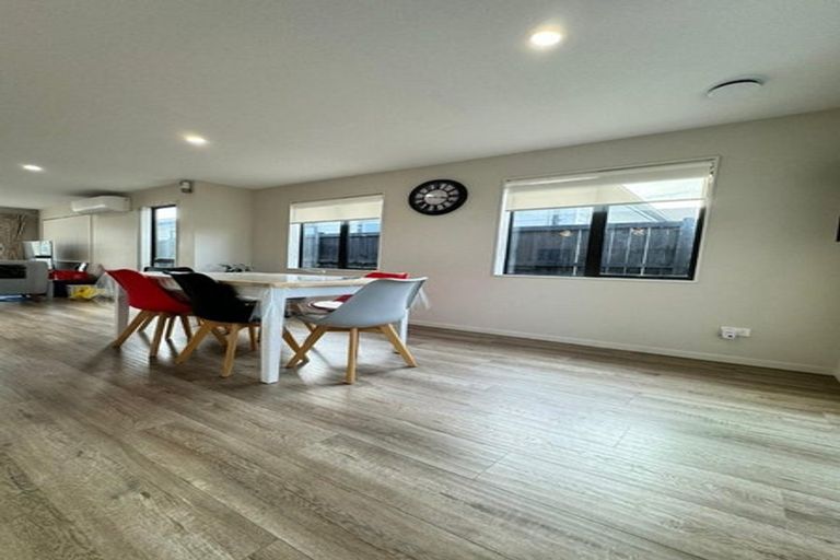 Photo of property in 8 Pakaraka Drive, Papakura, 2110