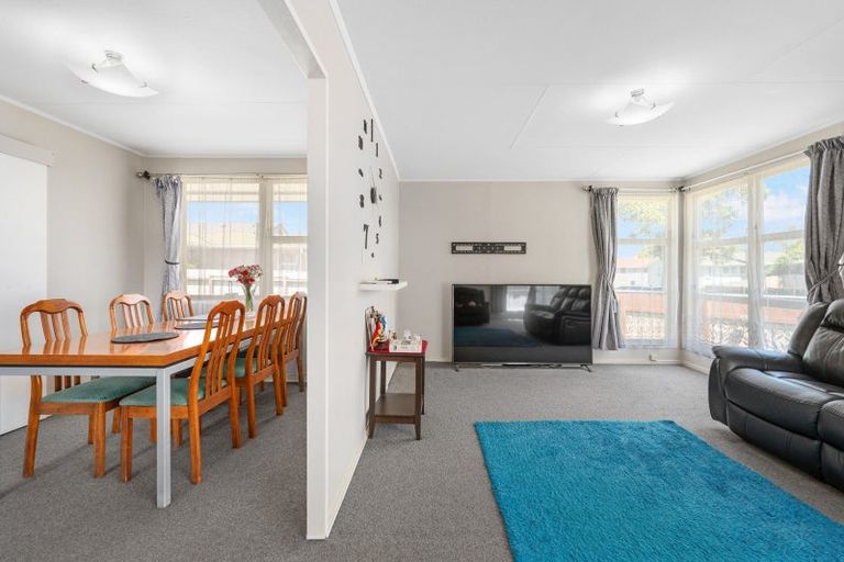Photo of property in 19 Halswell Crescent, Westbrook, Palmerston North, 4412