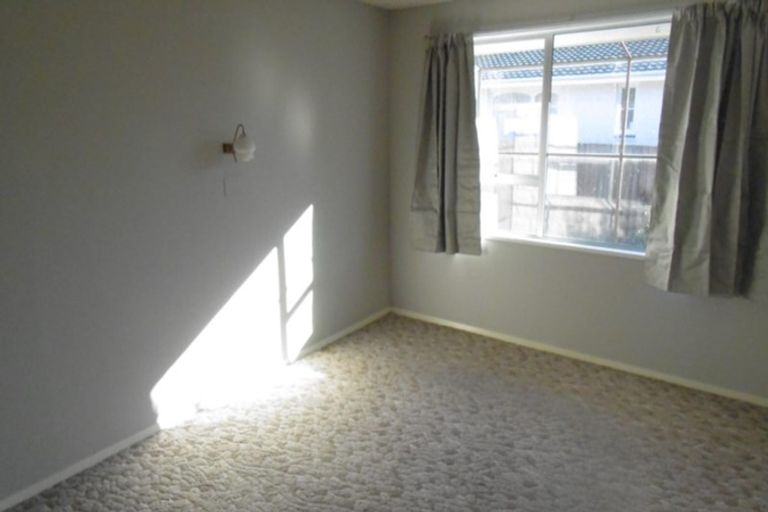 Photo of property in 2/27 Juniper Place, Burnside, Christchurch, 8053