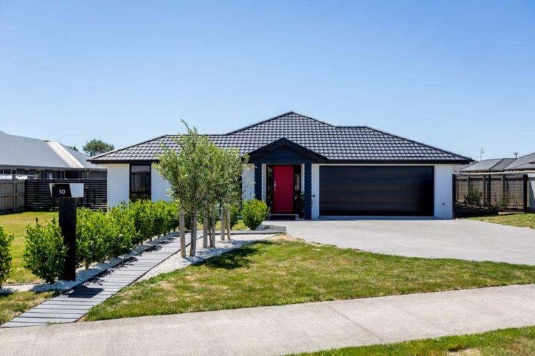 Photo of property in 10 Honeyfield Drive, Whalers Gate, New Plymouth, 4310