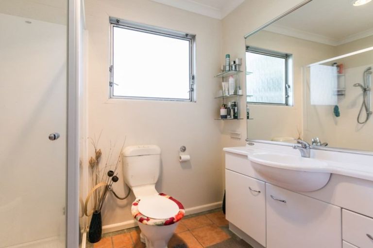 Photo of property in 28 Bowling Road, Greenmeadows, Napier, 4112