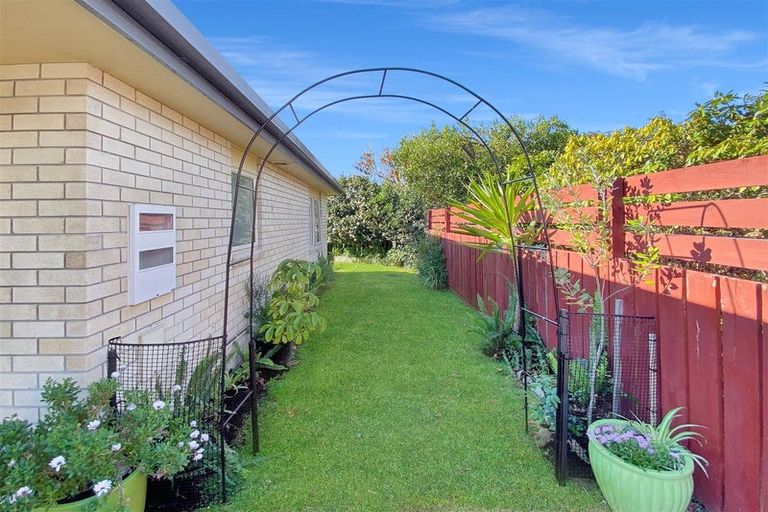 Photo of property in 3/66 Kawaha Point Road, Kawaha Point, Rotorua, 3010