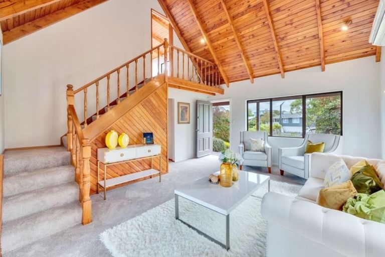 Photo of property in 5 Kayle Glen, West Harbour, Auckland, 0618