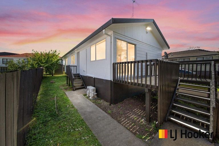 Photo of property in 3/10 Penion Drive, Flat Bush, Auckland, 2023