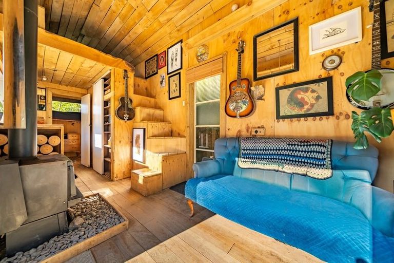 Photo of property in 159 Pinehaven Road, Pinehaven, Upper Hutt, 5019