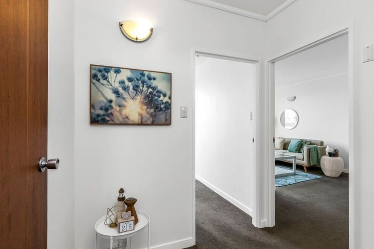 Photo of property in Hobson Court Flats, 62/70 Hobson Street, Thorndon, Wellington, 6011