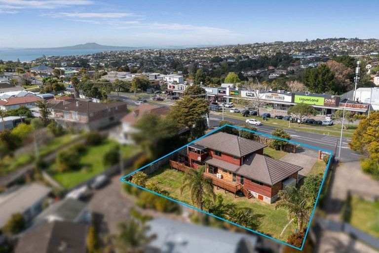 Photo of property in 181 Carlisle Road, Northcross, Auckland, 0632
