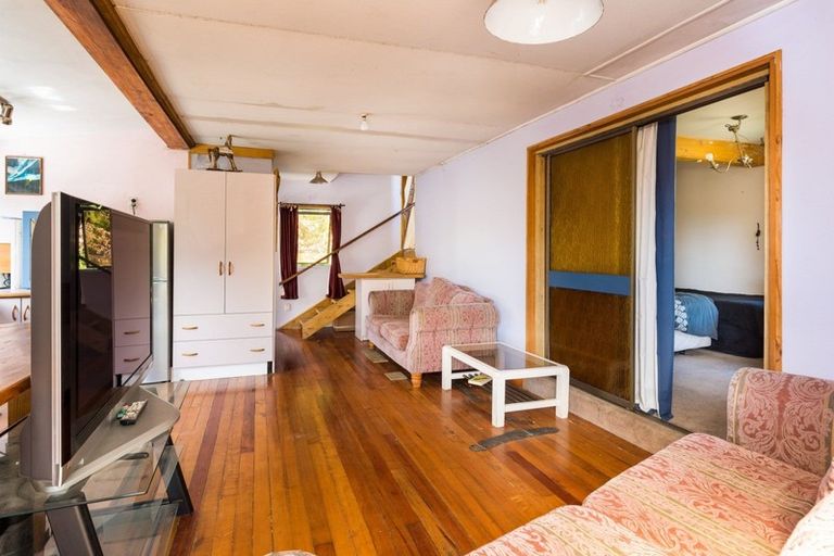 Photo of property in 14 Angle Street, Picton, 7220