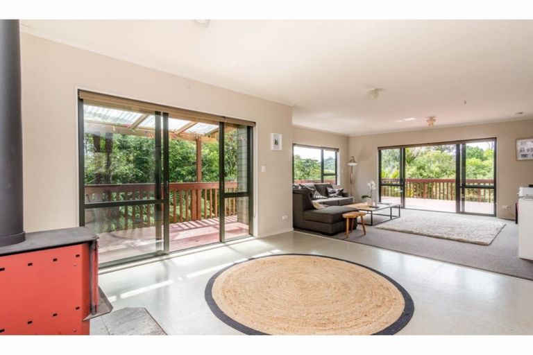 Photo of property in 111 Anawhata Road, Anawhata, New Lynn, 0772