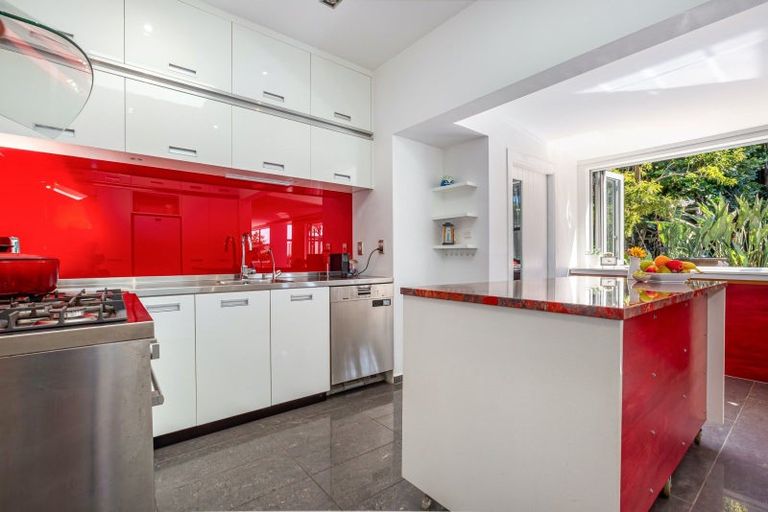 Photo of property in 3 Seaview Road, Paraparaumu Beach, Paraparaumu, 5032