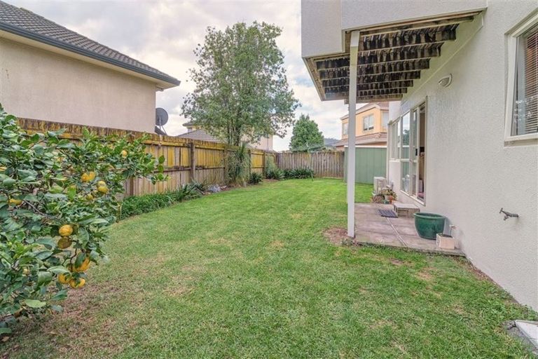 Photo of property in 2/5 Juvena Place, Clover Park, Auckland, 2019