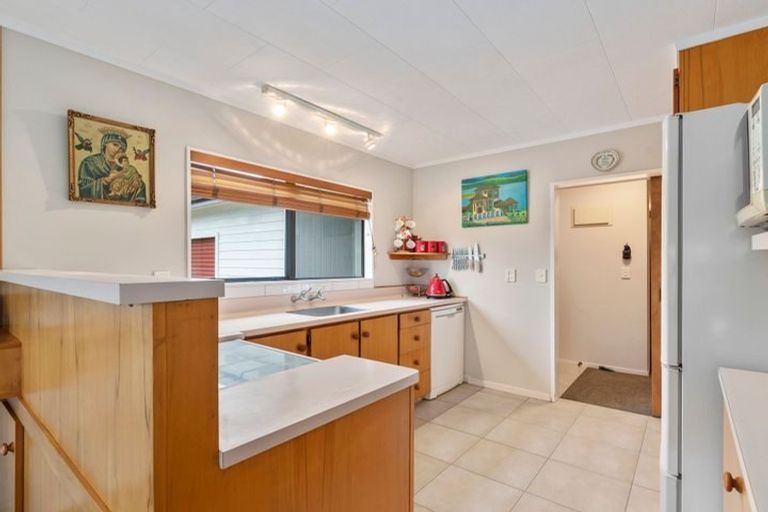 Photo of property in 4 Gates Road, Waikanae Beach, Waikanae, 5036