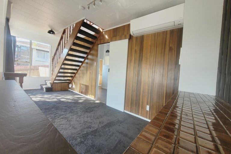 Photo of property in 114 Gloaming Hill, Titahi Bay, Porirua, 5022