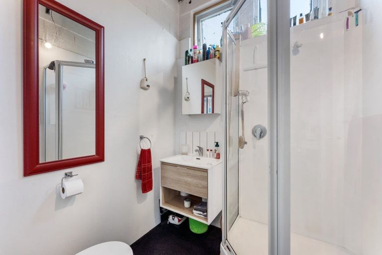 Photo of property in 68 Pinehaven Road, Pinehaven, Upper Hutt, 5019