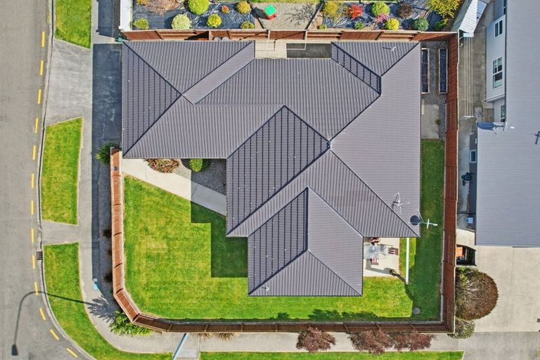 Photo of property in 2 Pegasus Place, Kelvin Grove, Palmerston North, 4414