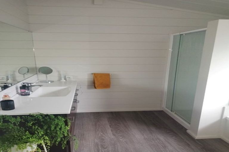 Photo of property in 17 Chablis Place, Henderson, Auckland, 0612