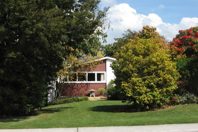 Photo of property in 129 Kawaha Point Road, Kawaha Point, Rotorua, 3010