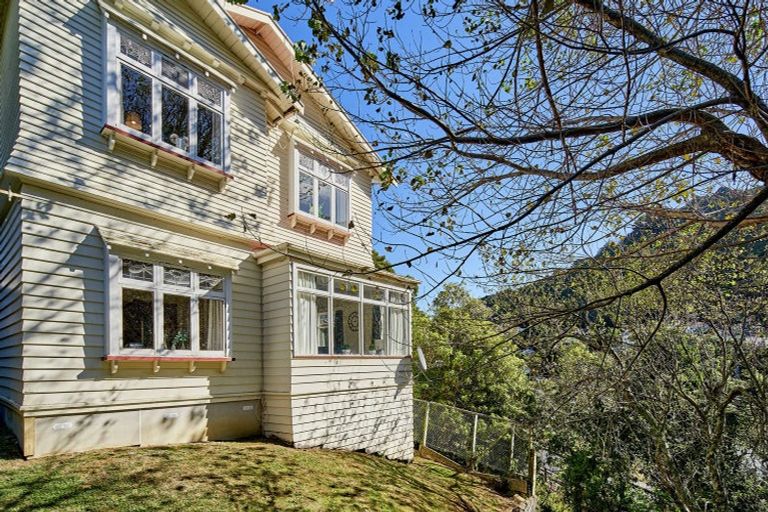 Photo of property in 22 Selwyn Terrace, Thorndon, Wellington, 6011