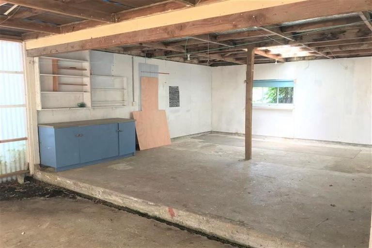 Photo of property in 28 Morley Street, New Plymouth, 4310