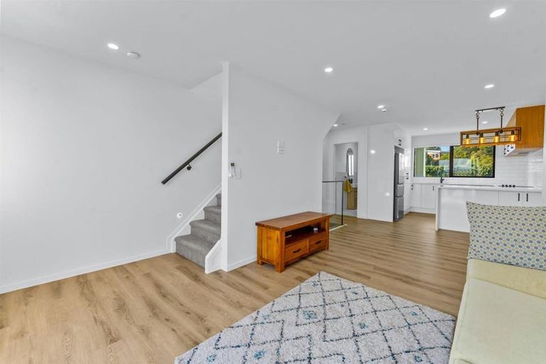 Photo of property in 7/27 Carole Crescent, Pakuranga, Auckland, 2010