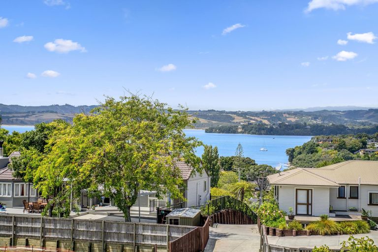 Photo of property in 16 Fenton Terrace, Cockle Bay, Auckland, 2014