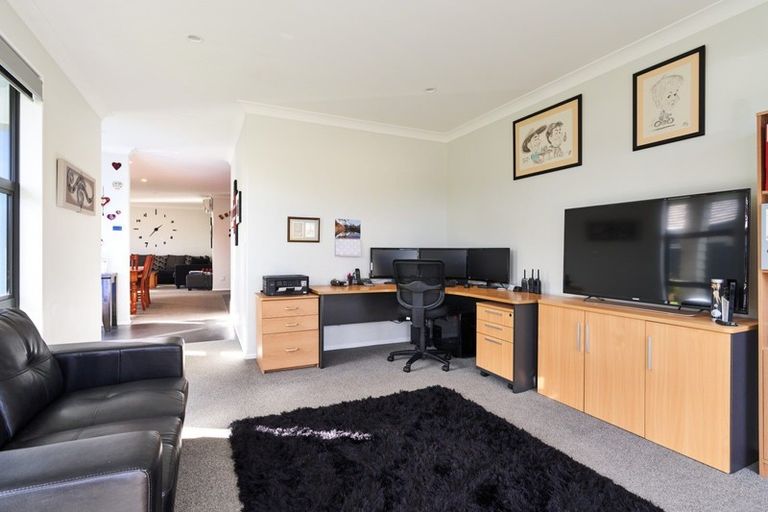 Photo of property in 4 Wanaka Place, Poraiti, Napier, 4112