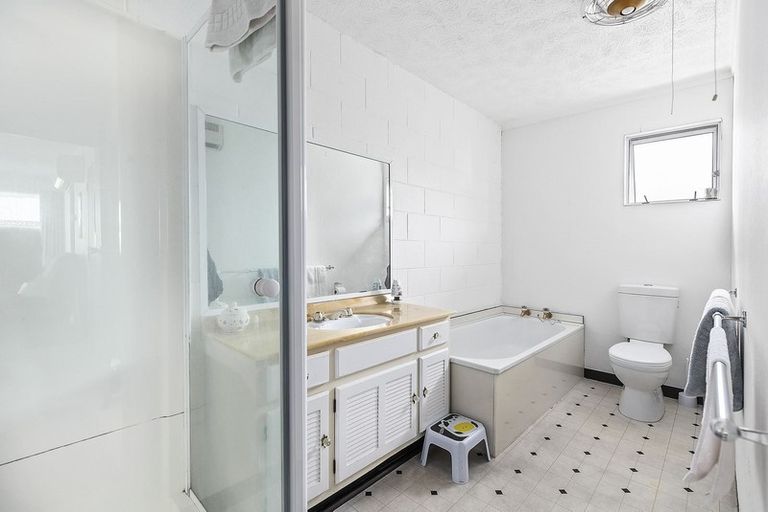 Photo of property in 1/46 Oxford Street, Tawa, Wellington, 5028