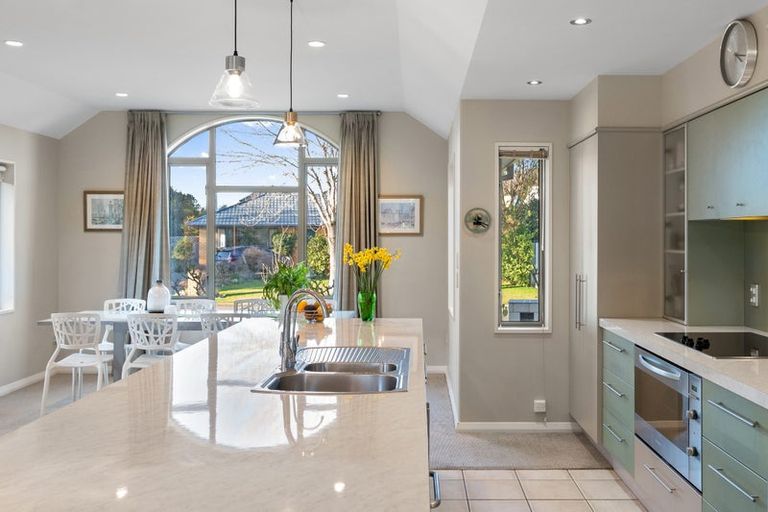 Photo of property in 4 Dinglebay Place, Casebrook, Christchurch, 8051