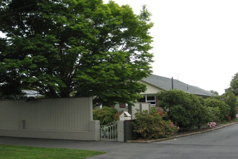 Photo of property in 18 Burnside Crescent, Burnside, Christchurch, 8053