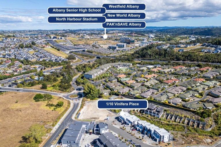 Photo of property in 5/10 Vinifera Place, Fairview Heights, Auckland, 0632