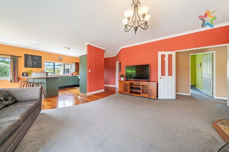 Photo of property in 6a Marua Palm Grove, Timberlea, Upper Hutt, 5018