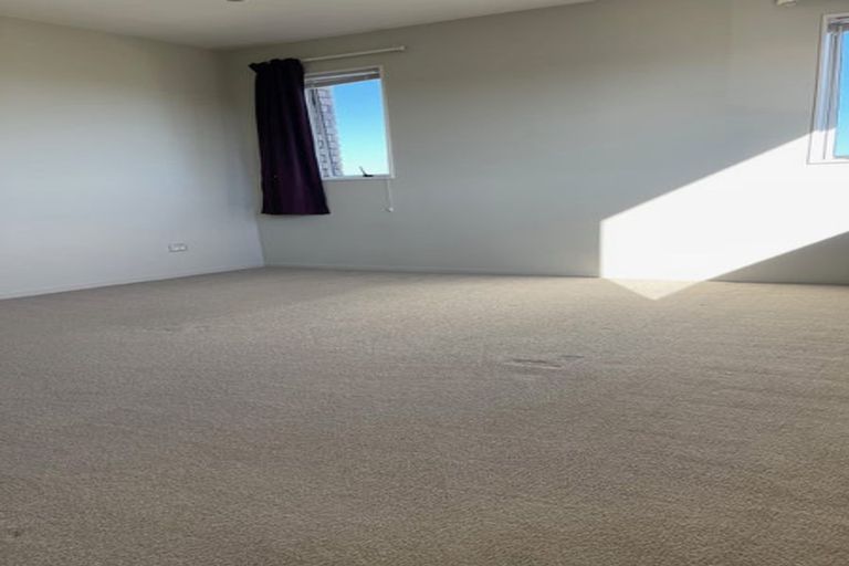 Photo of property in 18 Mulroy Place, Pinehill, Auckland, 0632