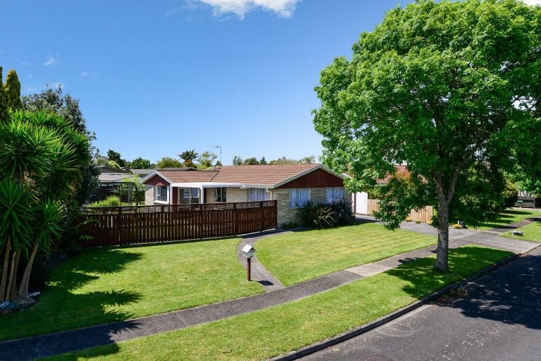 Photo of property in 102 Oakfield Crescent, Pukete, Hamilton, 3200