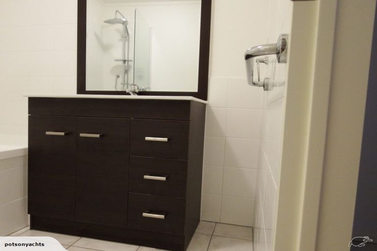 Photo of property in The Haven, 15/120 Beach Haven Road, Beach Haven, Auckland, 0626