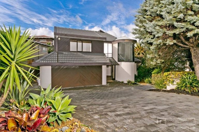 Photo of property in 1/19 Beach Road, Castor Bay, Auckland, 0620