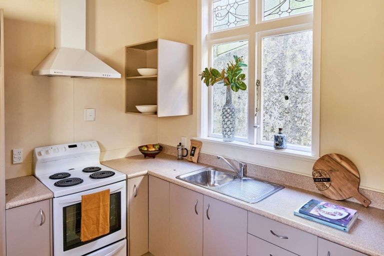 Photo of property in 22 Selwyn Terrace, Thorndon, Wellington, 6011