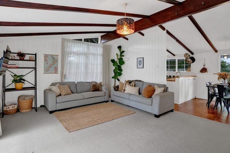 Photo of property in 5 Prudence Place, Oakura, 4314