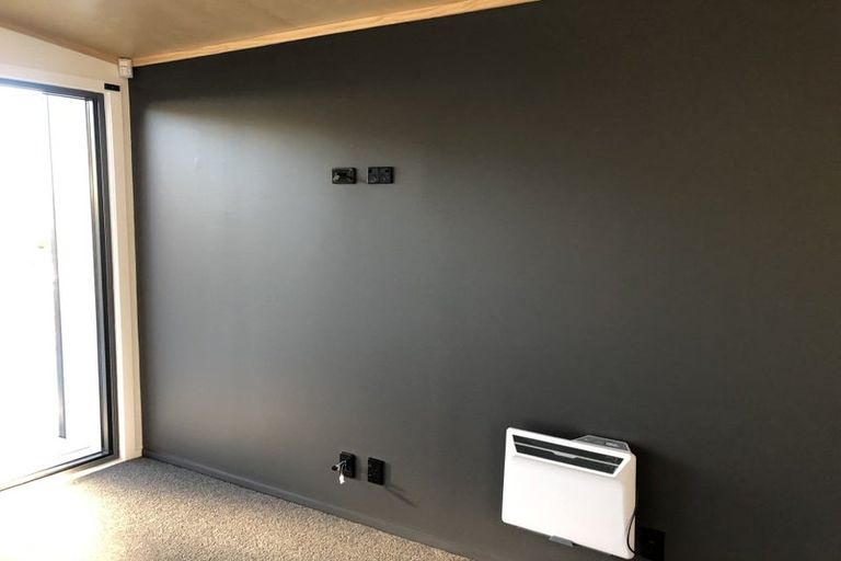 Photo of property in 23 Welland Place, Island Bay, Wellington, 6023