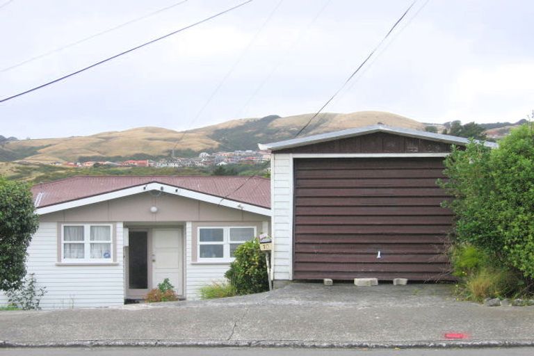 Photo of property in 10 Diane Grove, Paparangi, Wellington, 6037