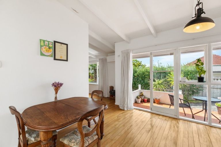 Photo of property in 2/199 Titirangi Road, Titirangi, Auckland, 0604