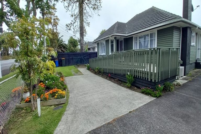Photo of property in 512 Te Atatu Road, Te Atatu Peninsula, Auckland, 0610