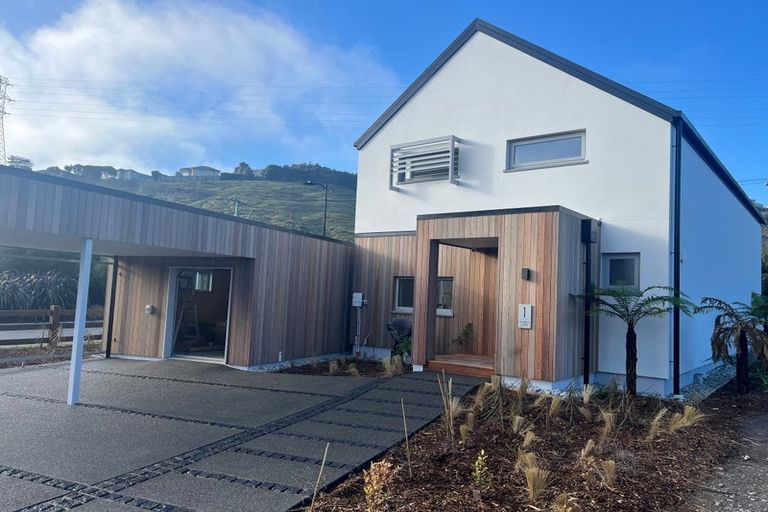 Photo of property in 1 Kahika Lane, Westmorland, Christchurch, 8025