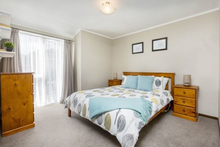 Photo of property in 2 Tapestry Grove, Silverstream, Upper Hutt, 5019