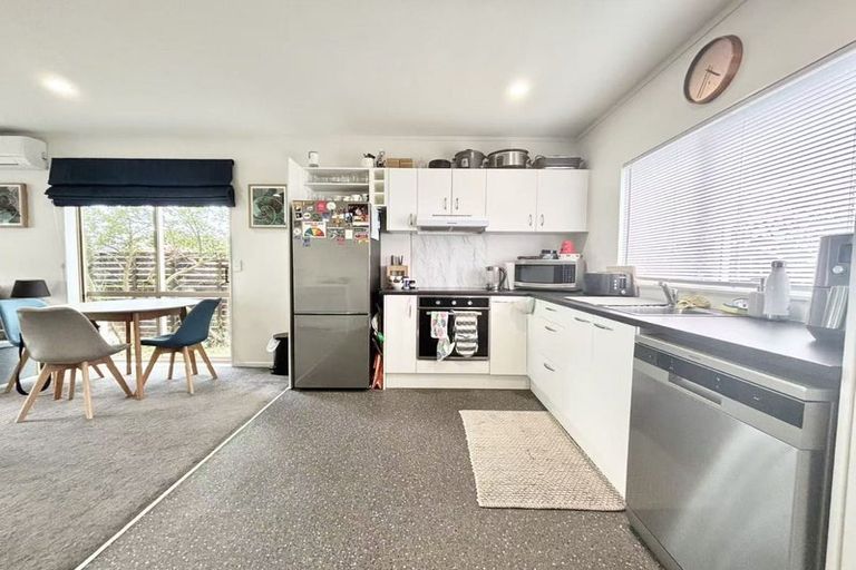 Photo of property in 1 Butia Avenue, Henderson, Auckland, 0612