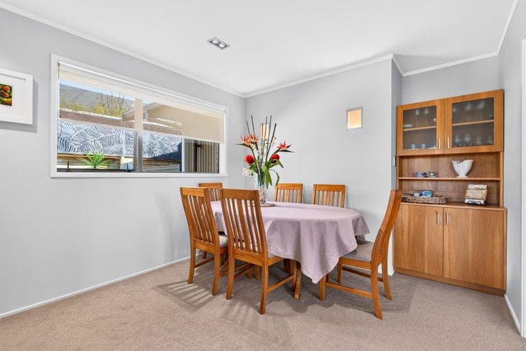 Photo of property in 4 Valdese Rise, Browns Bay, Auckland, 0630